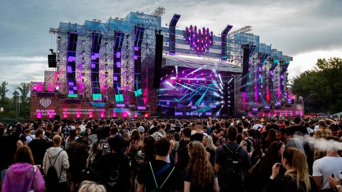 Co si dnes lidé berou na festivaly kromě telefonu a powerbanky